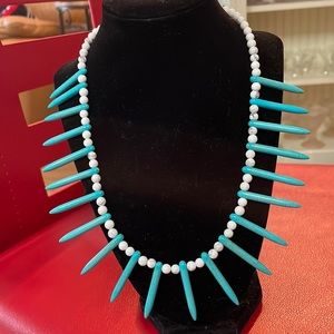 Hand carved turquoise beads with mother of pearl and w/magneticclosure. Fabulous